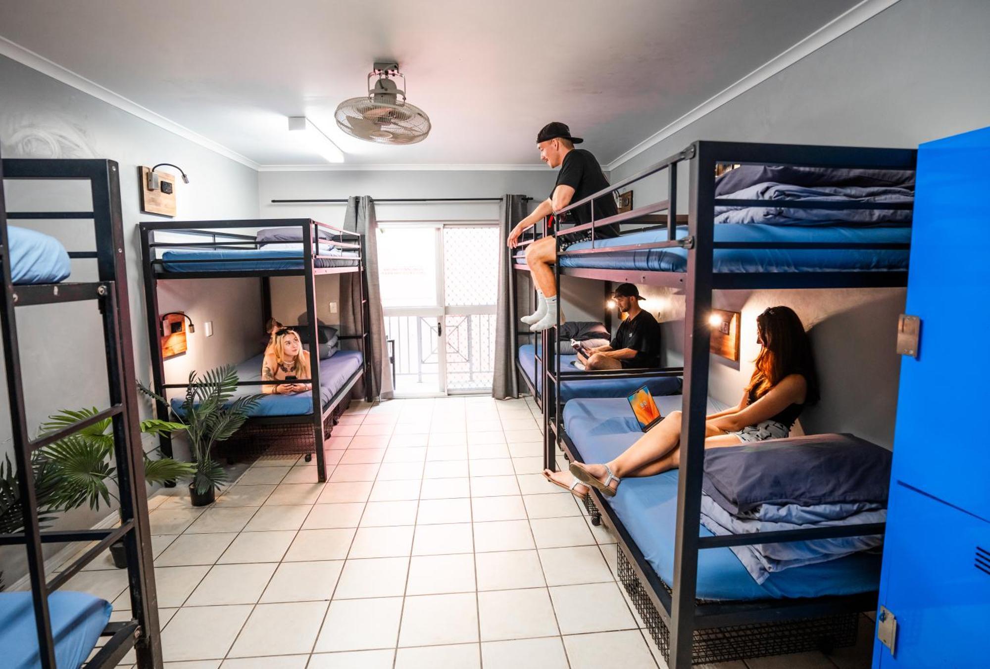 Mad Monkey Jungle Hostel Cairns Bagian luar foto