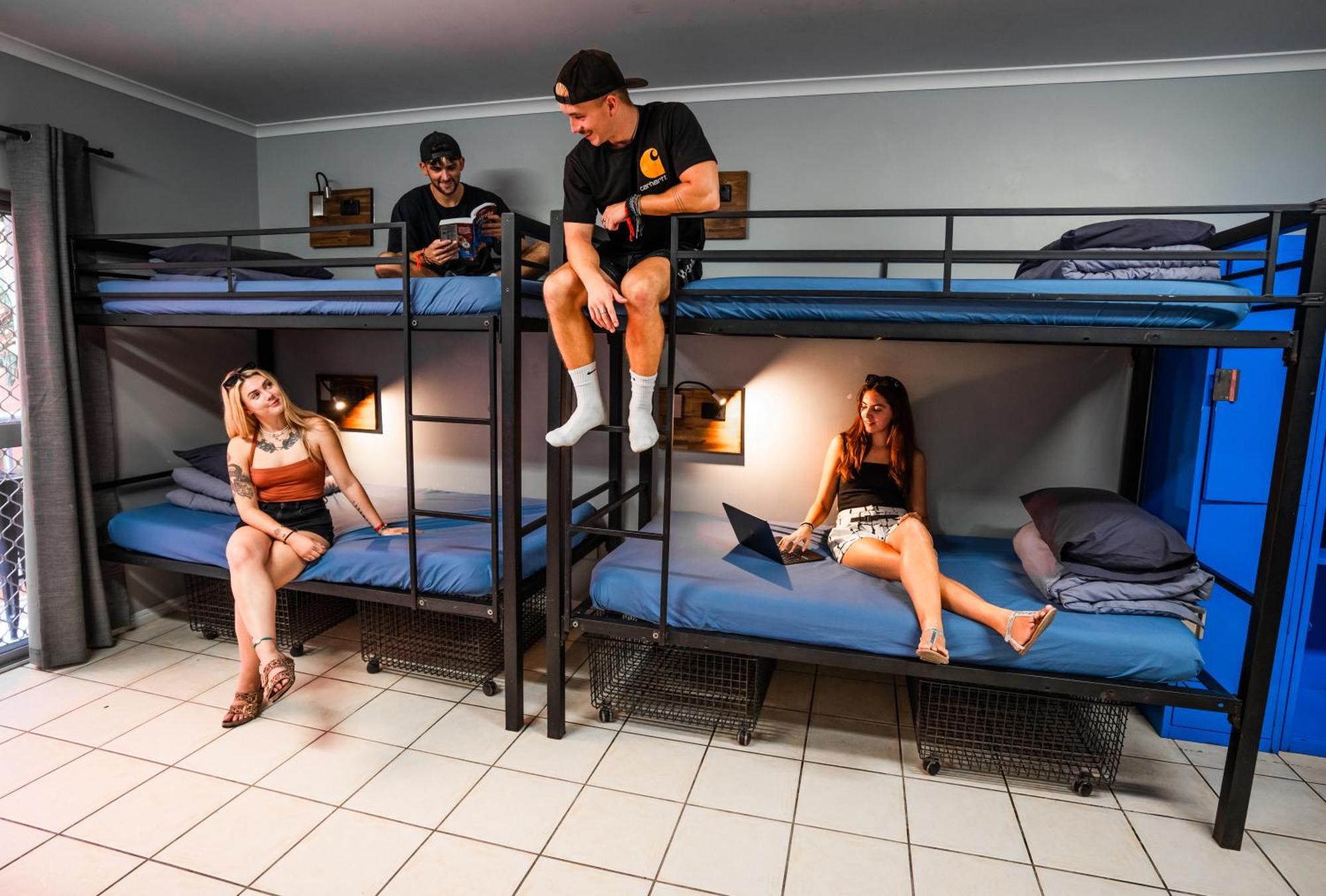 Mad Monkey Jungle Hostel Cairns Bagian luar foto