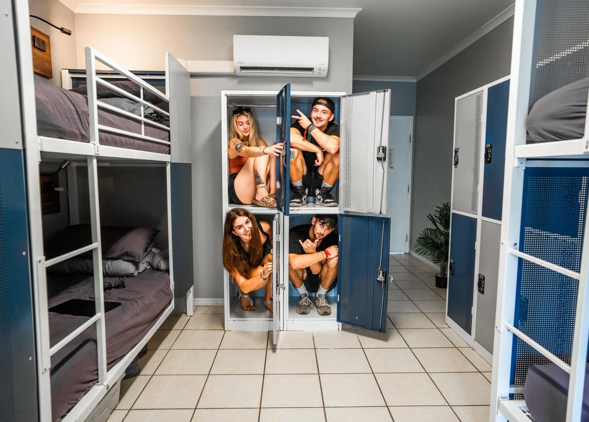 Mad Monkey Jungle Hostel Cairns Bagian luar foto