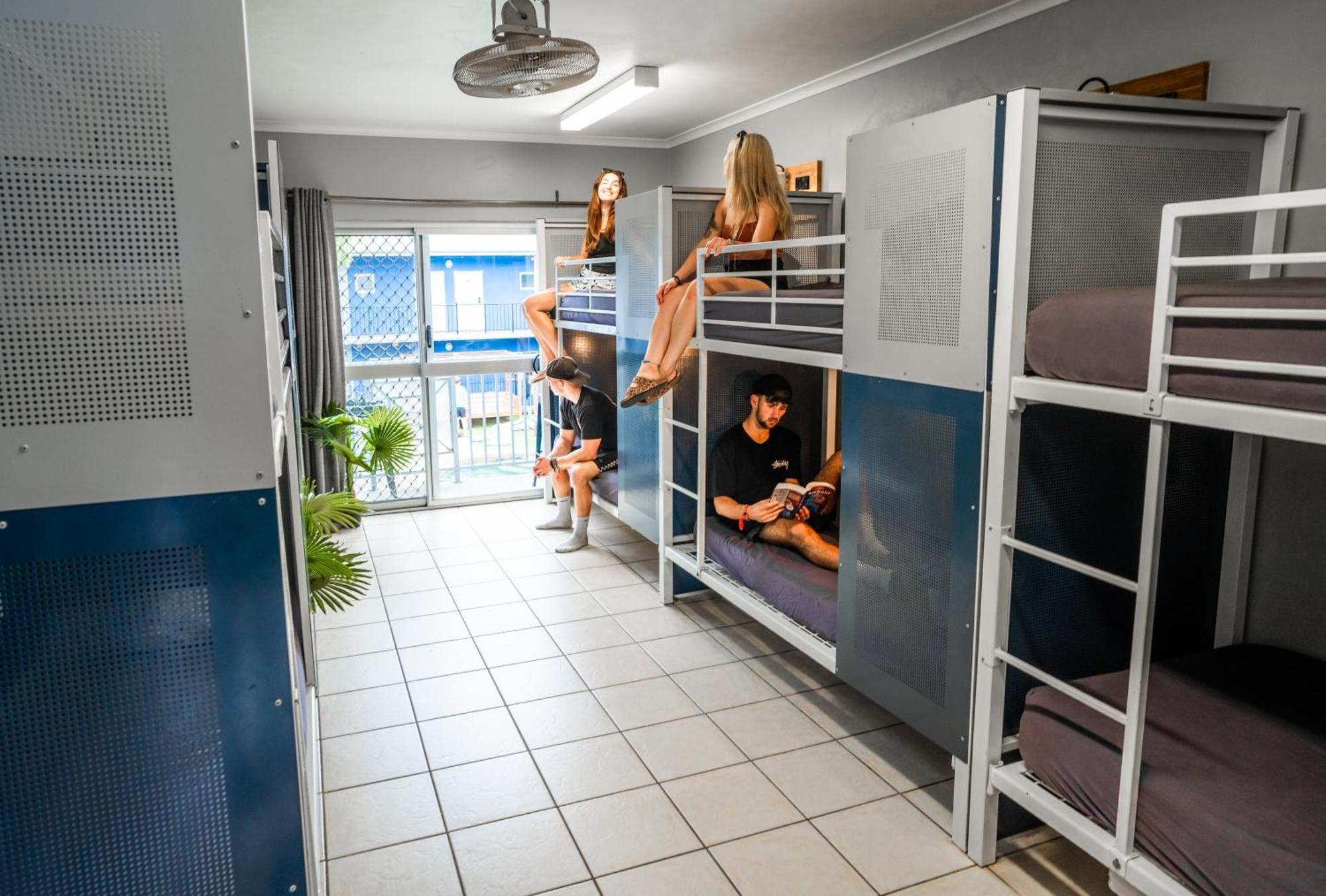 Mad Monkey Jungle Hostel Cairns Bagian luar foto