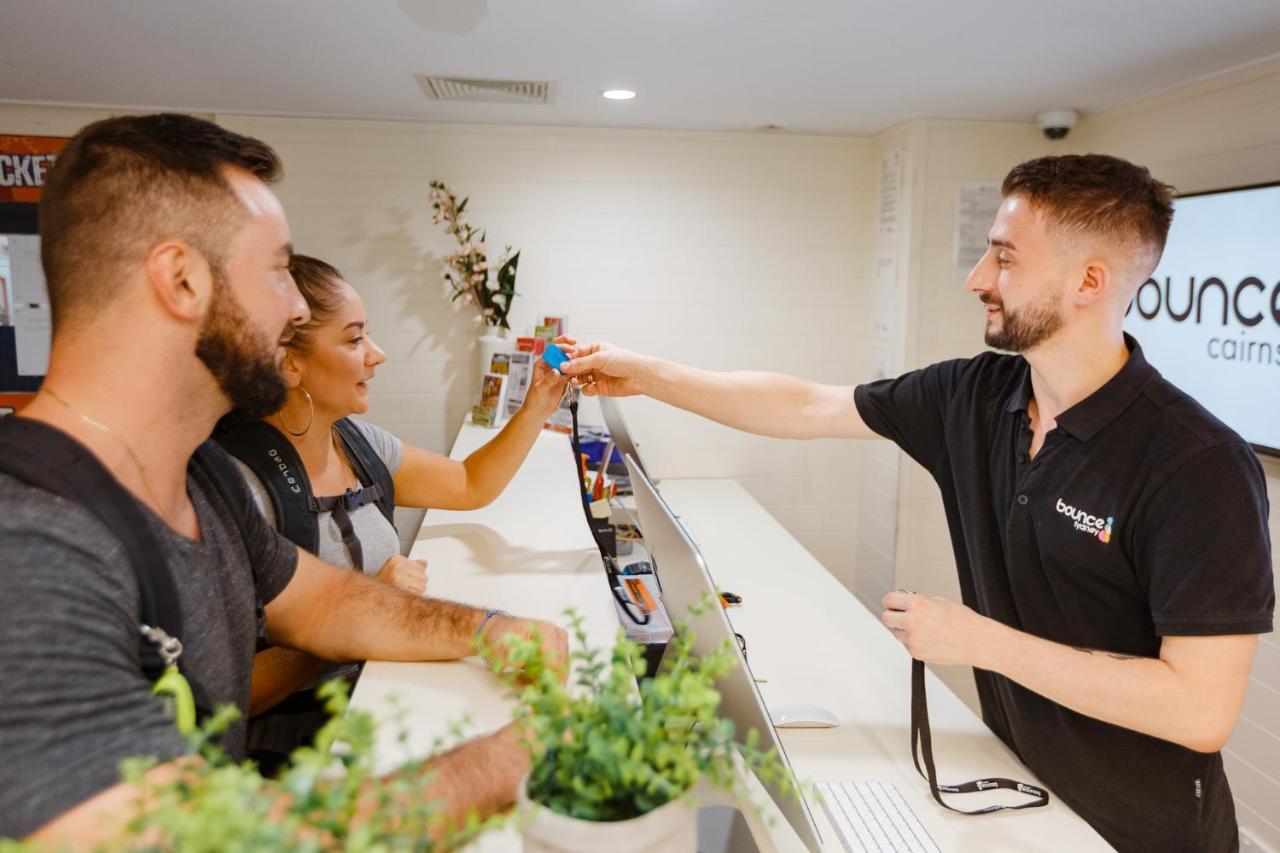Mad Monkey Jungle Hostel Cairns Bagian luar foto