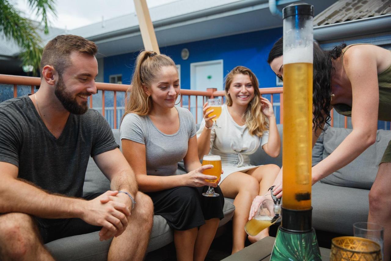 Mad Monkey Jungle Hostel Cairns Bagian luar foto